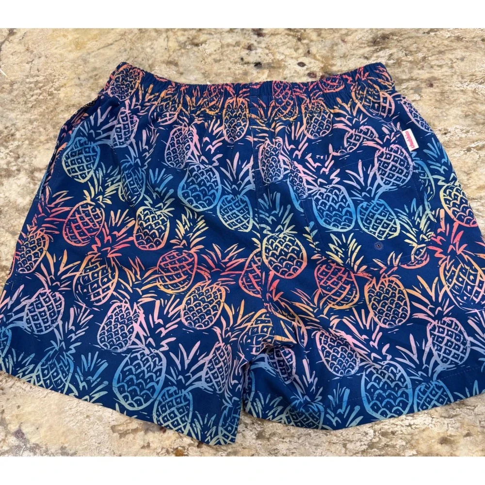 Chubbies Mens Small Swim Trunks Navy Blue Rainbow Pineapple Print 5.5 Inseam